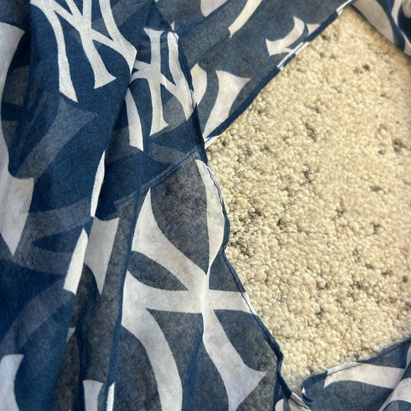 Yankees “Forever MLB” infinity scarf perfect condition- poly- but cotton feel - Picture 12 of 13